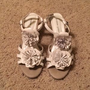 Andrew Geller White Flower Heels 7 1/2